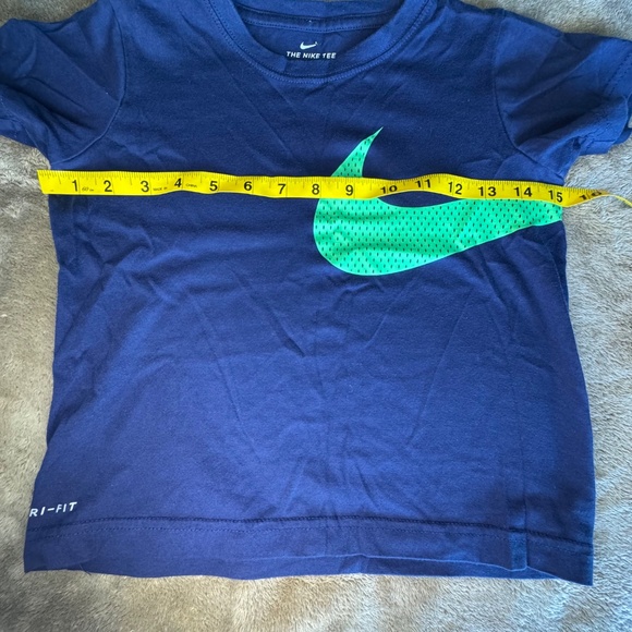 Nike short sleeve blue shirt - Picture 3 of 4